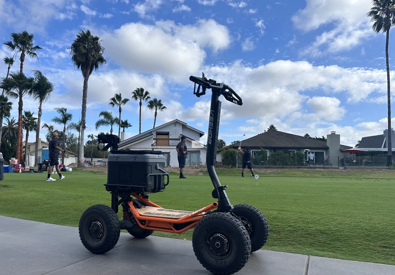 VEEHOP 4WD parked on a golf course with palm trees